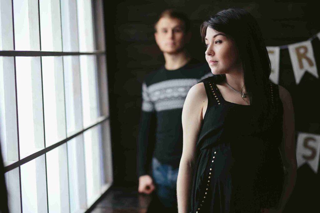 不主動戀愛策略,如何吸引男人,高價值女人,兩性關係技巧,戀愛策略,吸引力法則,兩性關係,感情經營,愛情技巧