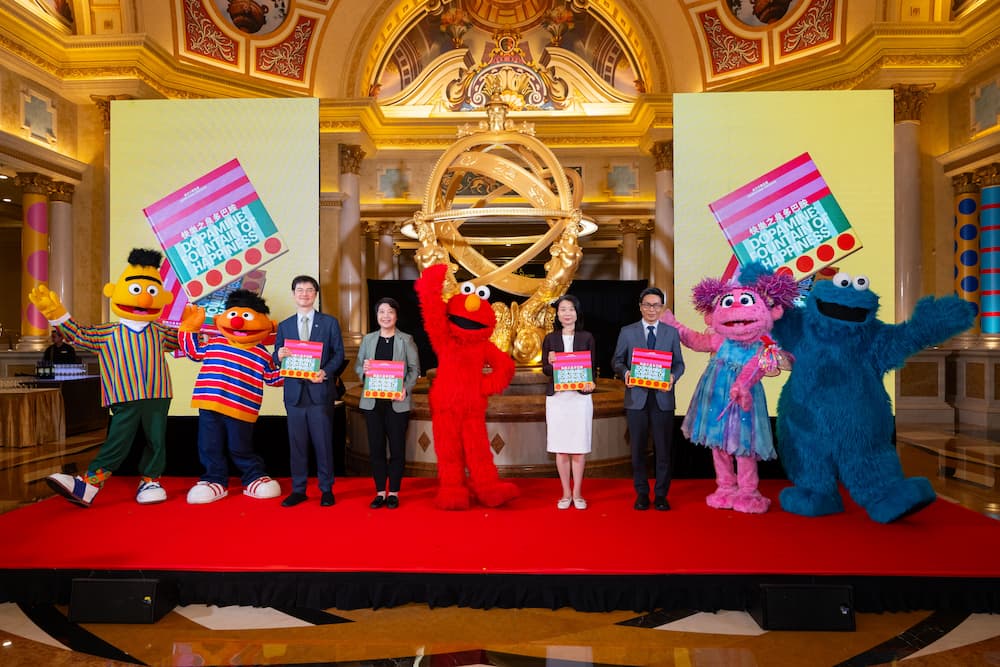 超越語言的力量,藝術與芝麻街結合《快樂之泉多巴胺》特展於澳門國際藝術雙年展2025歡樂呈現