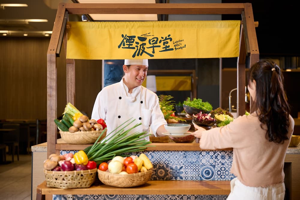 煙波國際觀光集團攜手韓國米其林必比登蔬食名店,於全台煙波早堂推韓饗蔬宴,打造最強米其林風味早餐。