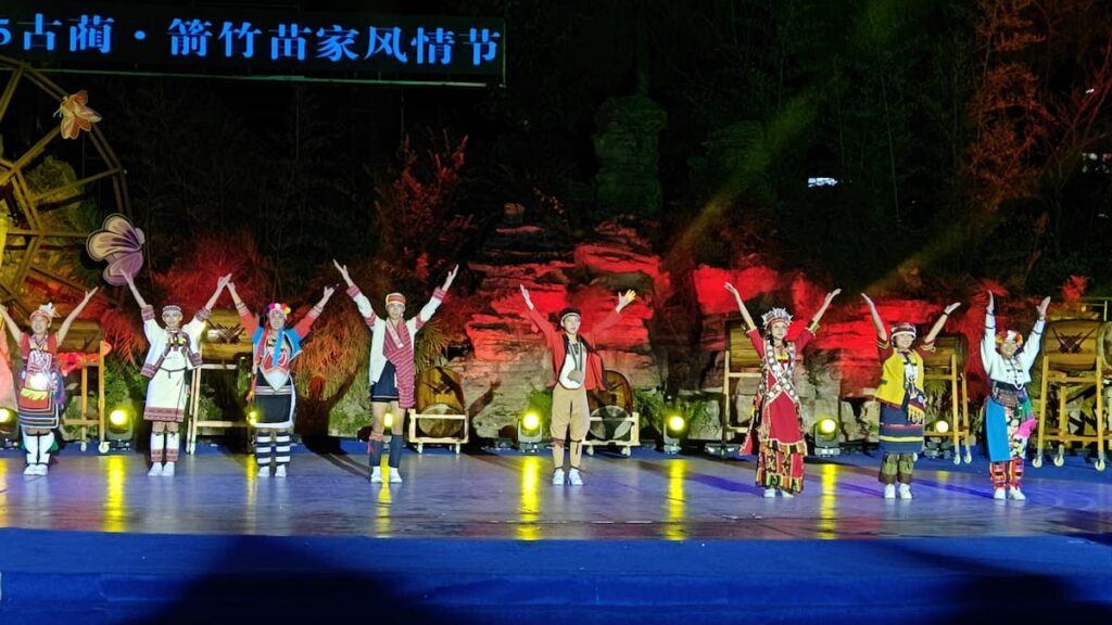 來自台灣的新世紀文化藝術團驚豔登場。帶來《阿里山的姑娘》的精采表演