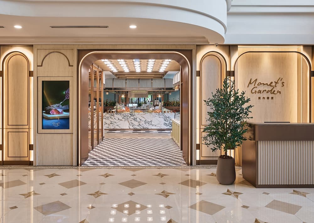 煙波國際觀光集團攜手馬來西亞米其林一星餐廳-Restaurant-au-Jardin-主廚史金福（Kim-Hock-Su）來台獻藝，於新竹湖濱館「莫內饗宴」餐廳獨家推出兩款創意甜品