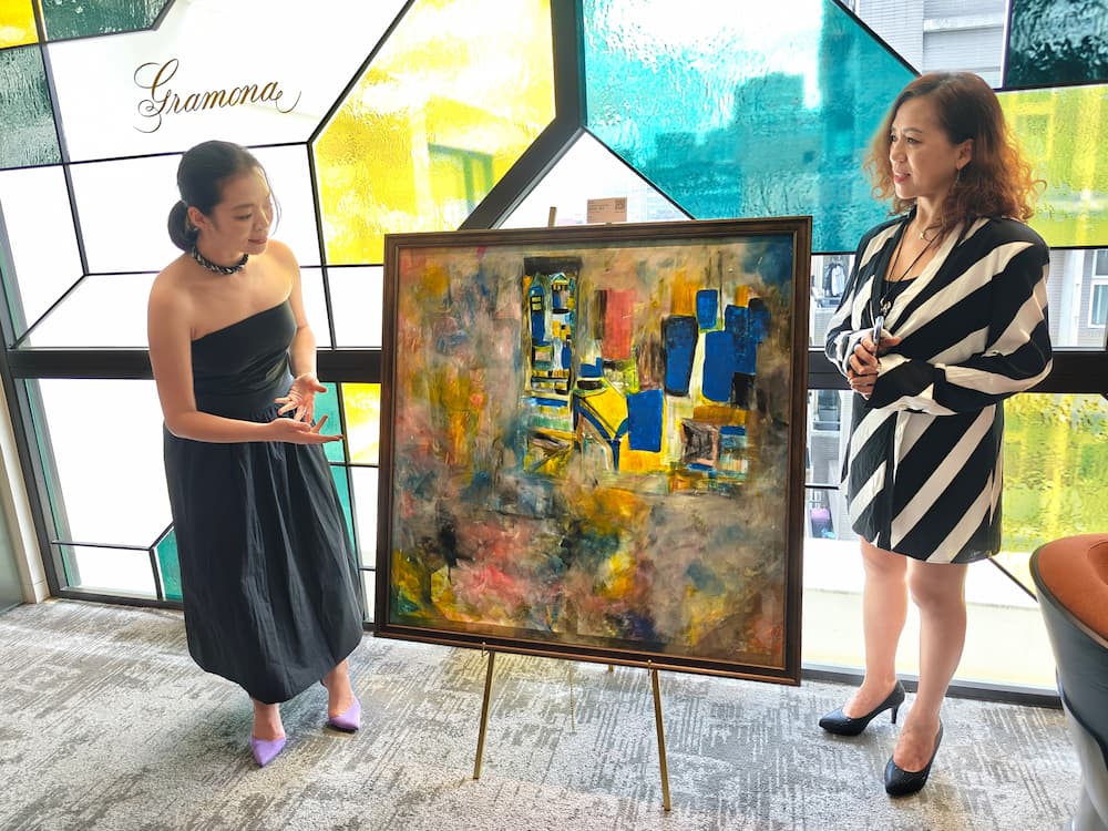 薛喻鮮與母親賀連華同框於慕舍酒店「MVSA繆思系列」畫作暨攝影個展4