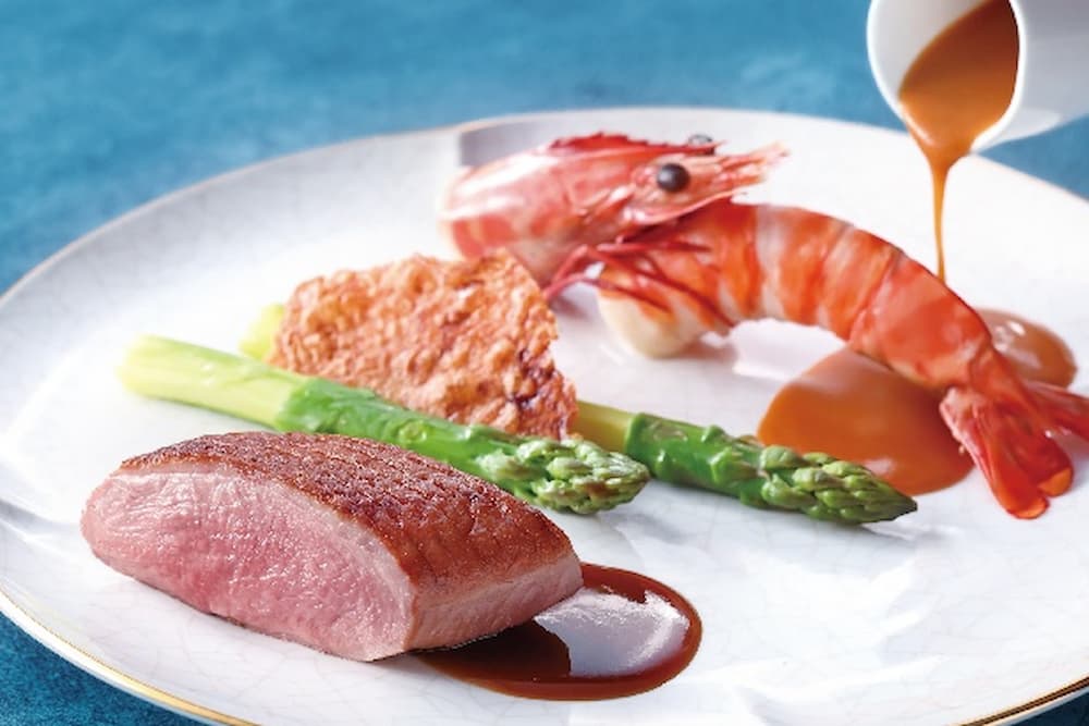 櫻桃鴨胸｜炙燒大明蝦Duck & Gambas，適合搭配餐酒樂譜酒莊艾米利紅葡萄酒Ch.Le Puy Emilien