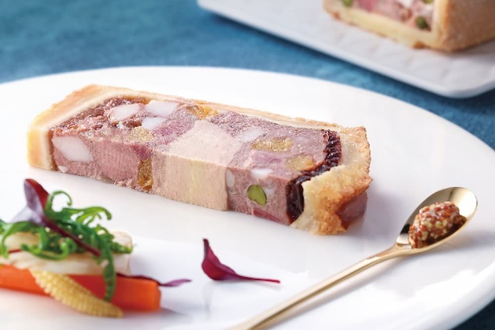 酥皮肉凍派｜鴨肝、牛舌、開心果 Pâté en Croûte with Duck Liver, Beef Tongue, and Pistachios