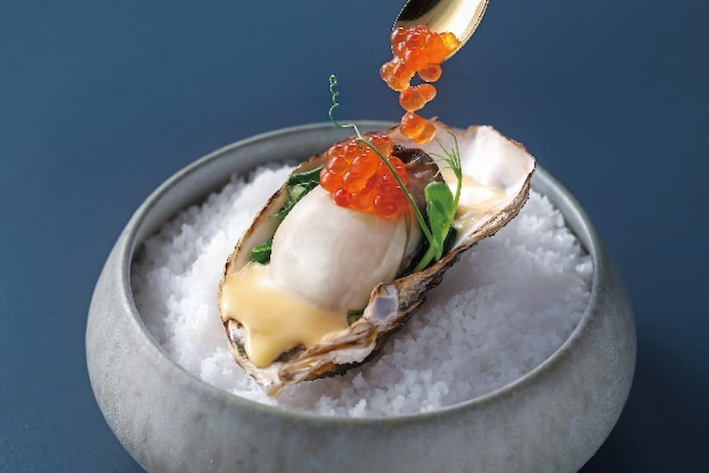 鹽燒生蠔佐鱒魚卵 Hot Oyster with Caviar