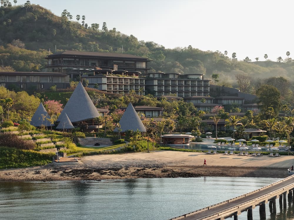 Santa Arrival at beach-TA'AKTANA