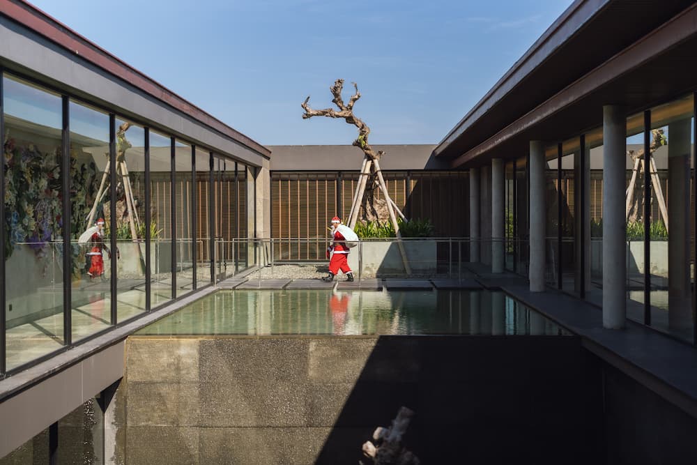 Santa at Di_a Spa-TA'AKTANA