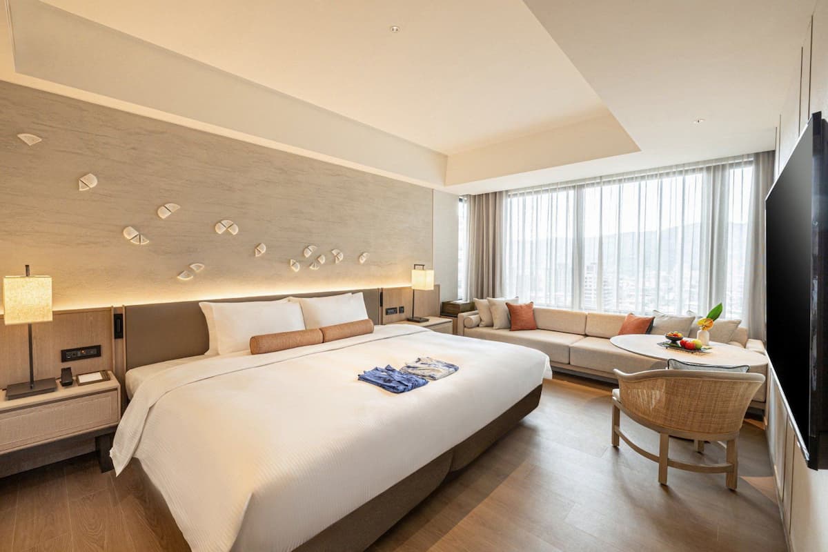 北投晶泉丰旅推出「從心．澄淨」兩天一夜住房專案，兩人同行入住每晚10,230元起即可入住泉源客房，享受白磺泉療癒與冬季藝旅體驗。圖／晶泉丰旅提供