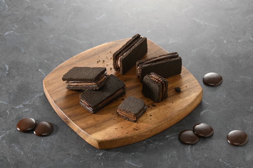 年節伴手禮推薦，亞尼克73_黑巧藏心莎布蕾禮盒(5入)，售價390元