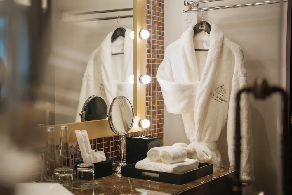 Hotel de l’Opera Hanoi – MGallery Collection – Deluxe King Room (04) – ©Tran Minh Ngoc.jpg