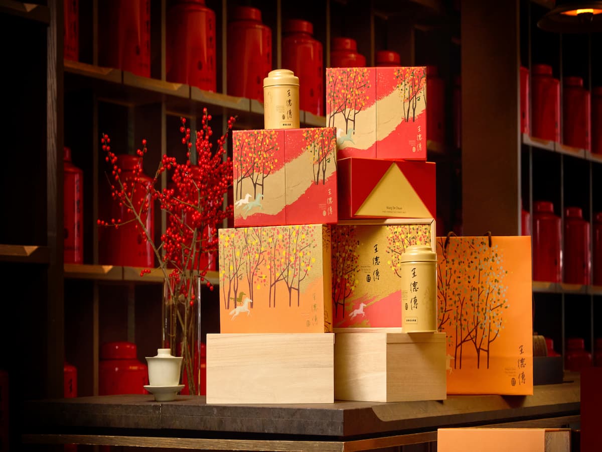 王德傳丙午馳光新春禮，以光為馬，啟程無界