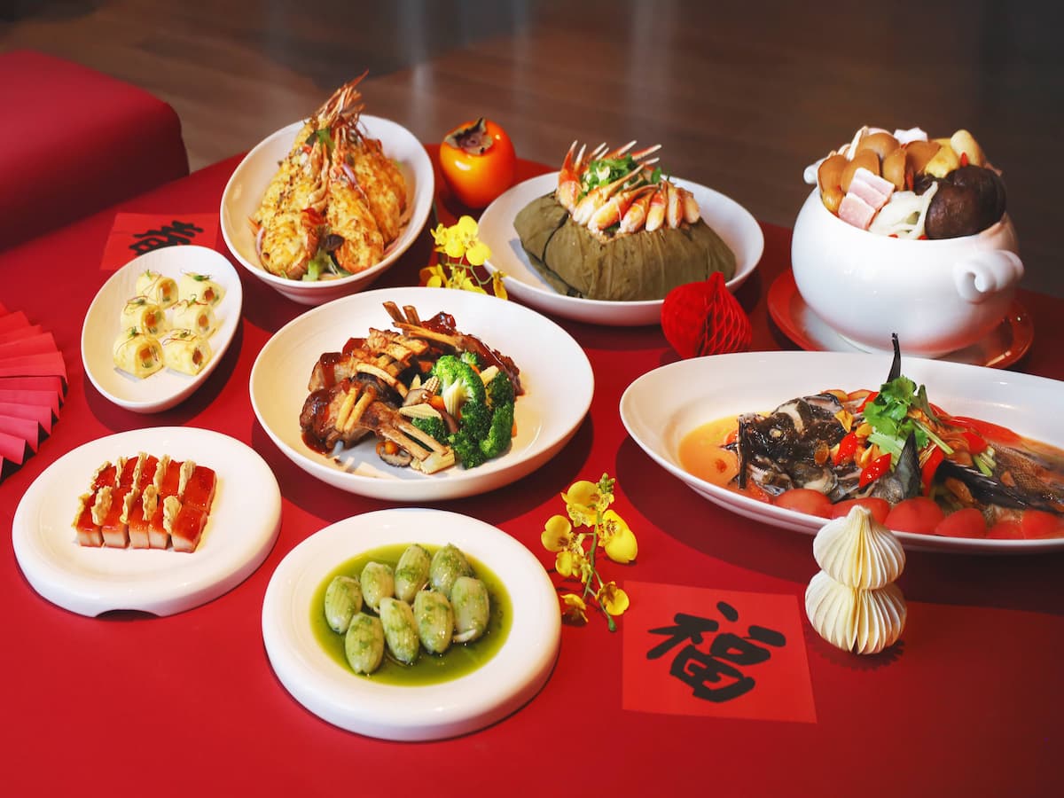 花蓮潔西艾美渡假酒店即日起至2026年2月9日於宴會廳推出「駿馬揚蹄 喜迎好運」圍爐宴，精緻專案每桌18,888元+10_起，可供6人團圓、尊榮專案每桌26,888元+10_起，可供10人團聚。