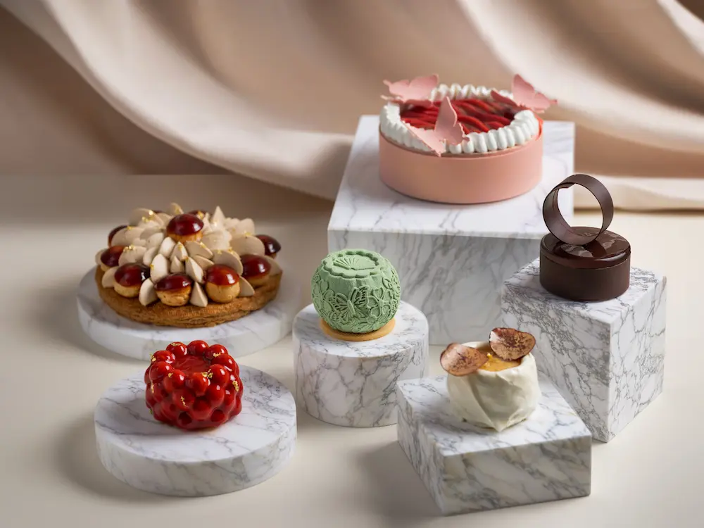 台北文華東方酒店新任行政西點主廚胡利雲，以精緻法式工藝為基礎，結合義式製作技法，並融入台灣在地果香與茶韻靈感，為文華餅房推出全新精品級甜點系列