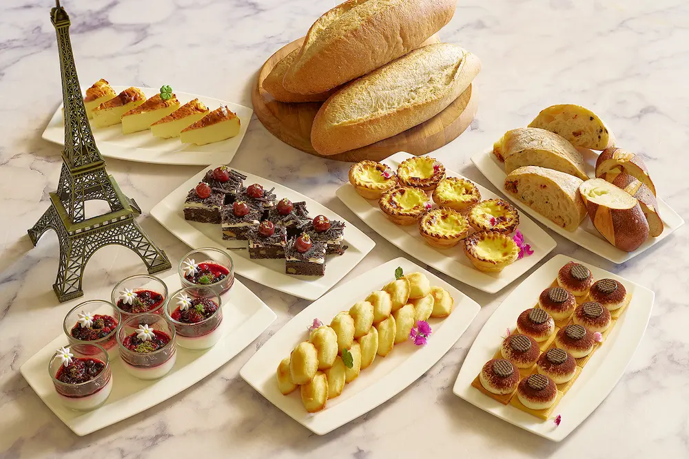 鉑麗安自助餐「歐洲經典主題自助餐」，有巴斯克乳酪蛋糕、提拉米蘇、瑪德蓮…等。