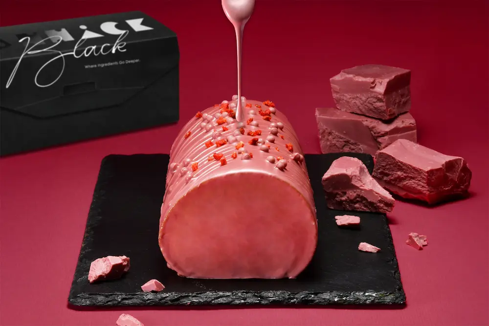 亞尼克母親節獻寶石級生乳捲，「紅寶石巧克力脆皮生乳捲」極致奢華、寵媽像女王