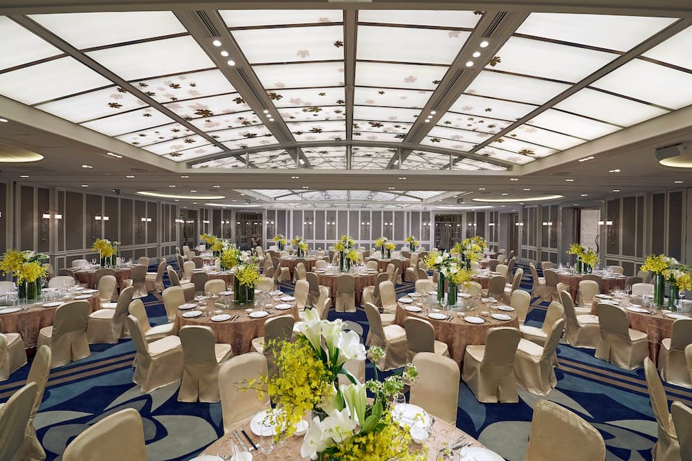 時尚典雅的「文華廳」挑高4公尺，佔地150坪，可容納28桌