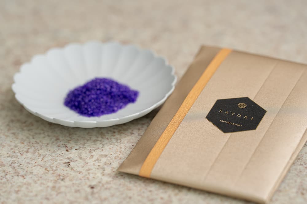 由 Parfum Satori 品牌研發的經典「Satori」香氣浴鹽