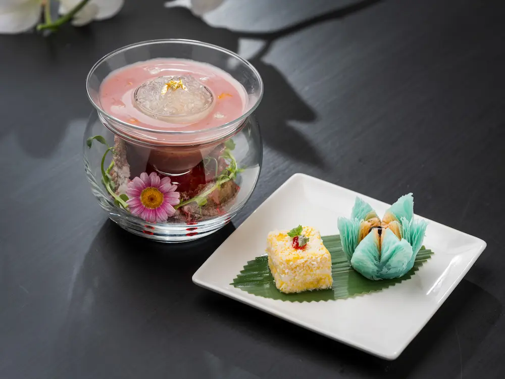 「粵藝之最」八道式星級雅宴，甜品「雲裳無花果官燕盞甘露」及「藍莓牡丹酥．芒果雪花糕」華麗詮釋港式酒樓風華，為春夏時序帶來清雅怡人的甜美餘韻