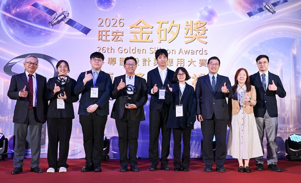 為解決晶片製程日益微縮、品質要求不斷提昇挑戰，逢甲大學團隊開發「基於跨模態語意關聯之半導體精密檢測與分析技術」勇奪應用組評審團金獎。